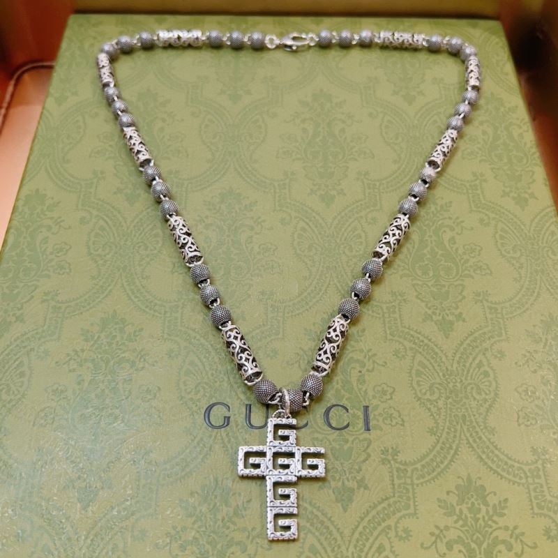 G*u*i necklaces